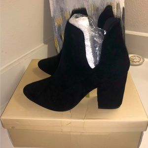 Forever 21 YOKI Faux Suede Cutout Booties Black